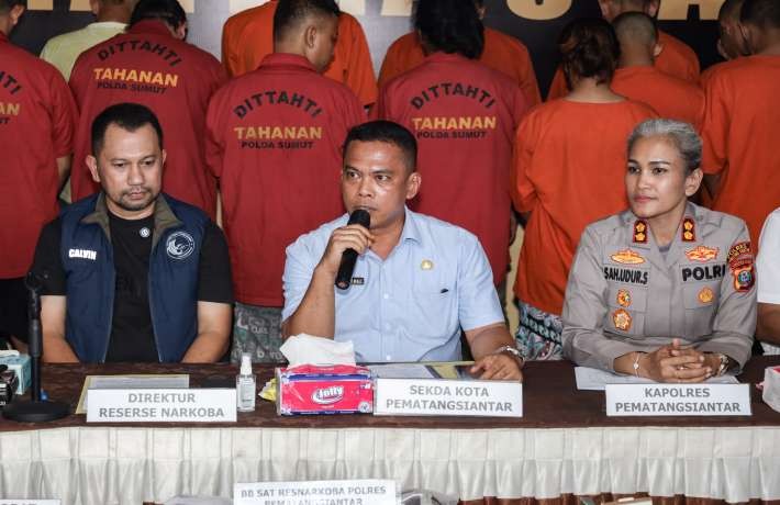 Wesly Diwakili Sekda Junaedi Sitanggang Hadiri Konferensi Pers Peredaran Narkoba dan Miras Ilegal di