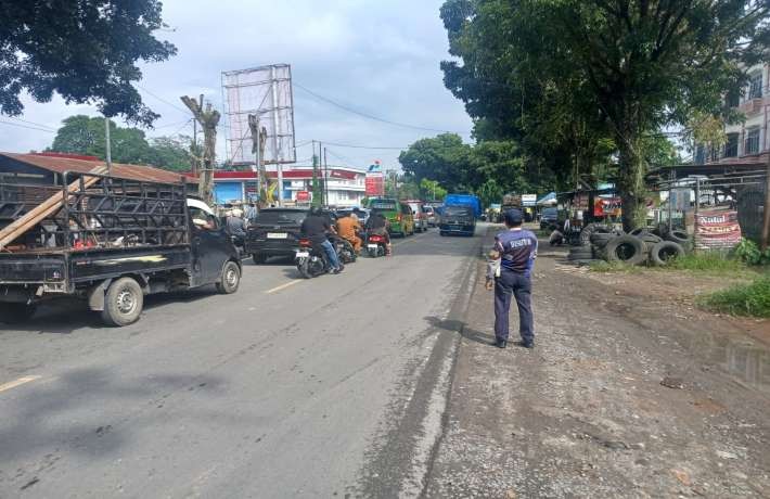 Antrean Panjang di SPBU Pematangsiantar Dishub Bersama Satlantas dan Babinsa Sigap Atasi Kemacetan L