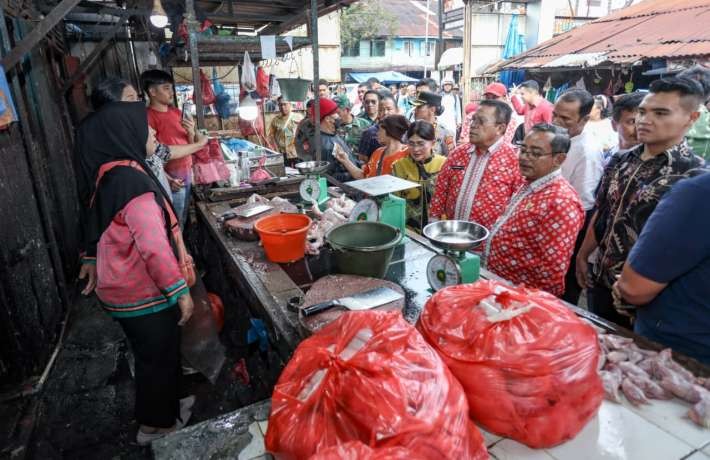 Wali Kota Wesly Bersama Forkopimda Sidak Stok dan Harga Kebutuhan Pokok Jelang Natal dan Tahun Baru 