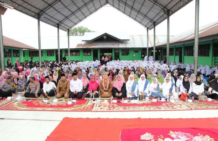 Wesly Diwakili Herlina Hadiri Peringatan Maulid Nabi Muhammad SAW di MTsN Pematangsiantar 