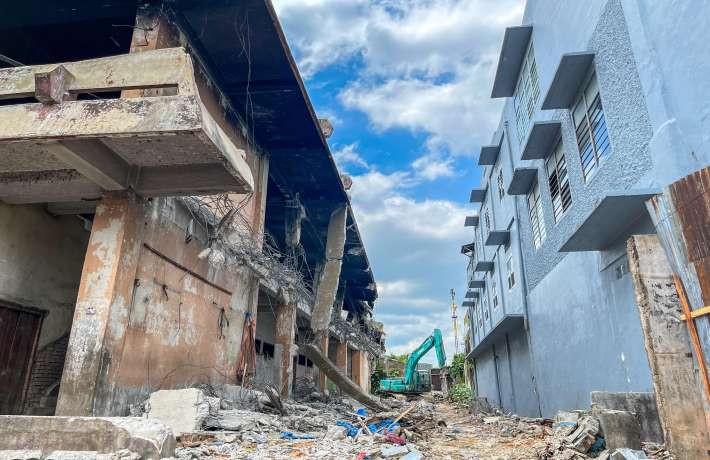 Proses Perobohan Gedung IV Pasar Horas Dimulai 