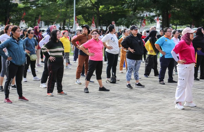 Ny Liswati Jalan Kaki Pergi dan Pulang dari Rumah Dinas Wali Kota lalu Senam Bersama ASN di Lapangan