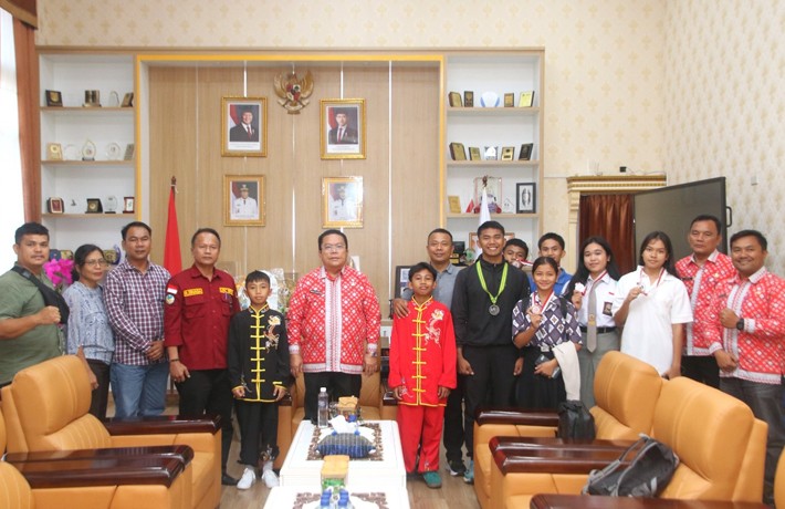 Wesly Berangkatkan Atlet Wushu Kungfu Naga Sakti Bertanding ke Malaysia