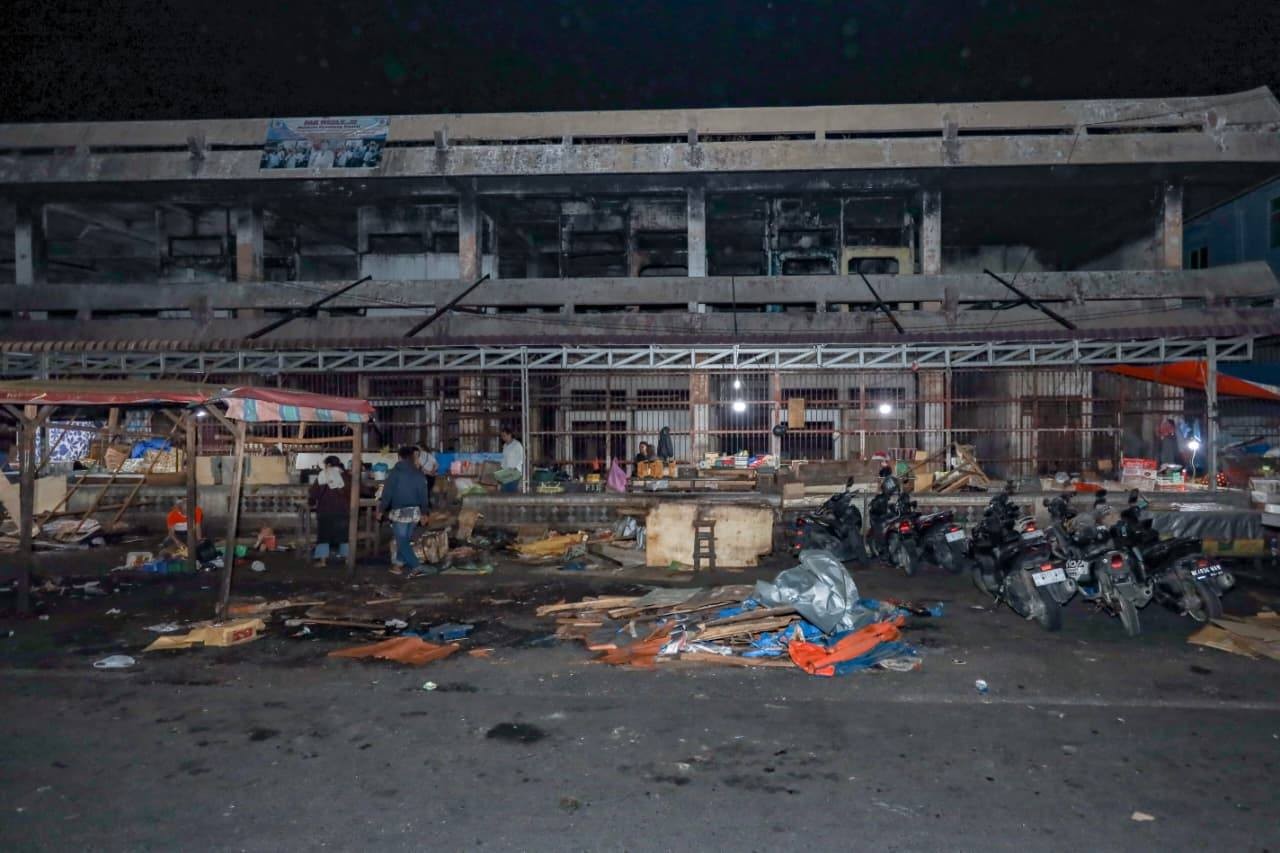 Relokasi pedagang Gedung IV Pasar Horas berjalan lancar.