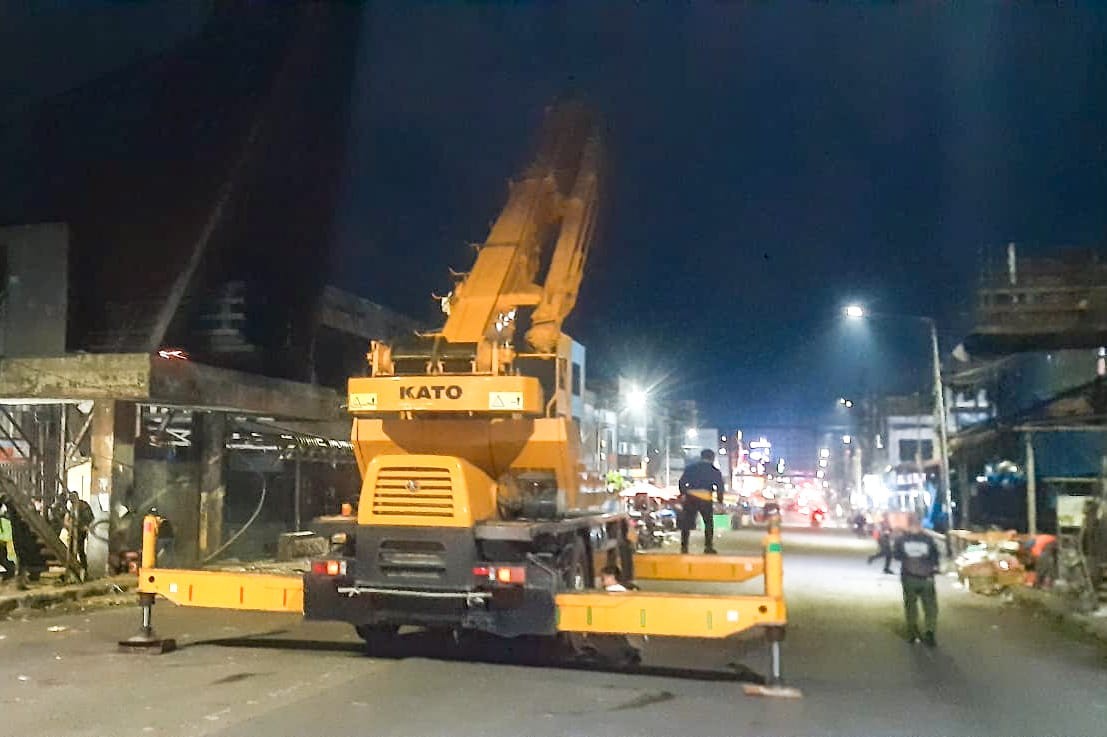 Jembatan Penyeberangan Pasar Horas di Jalan Merdeka Dibongkar
