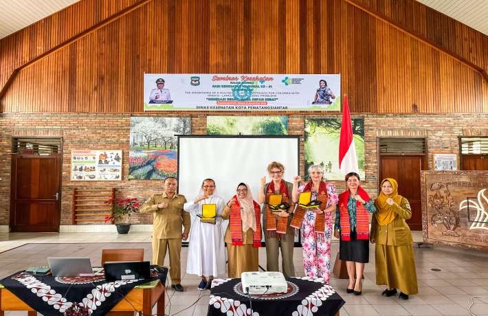 HKN ke-61 Wesly Diwakili Kadinkes Irma Suryani Buka Seminar Speech Delay