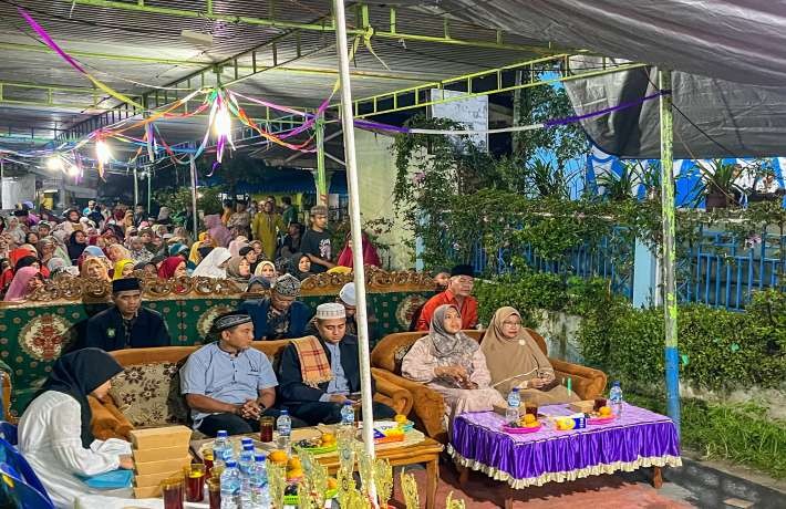 Meski Hujan Deras Herlina Tetap Hadiri Peringatan Maulid Nabi Muhammad SAW di Masjid Al Ikhlas Siant