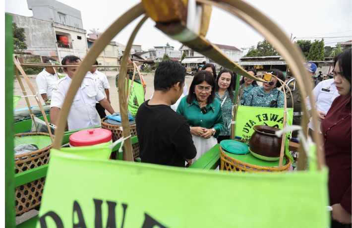 Ketua TP PKK Liswati Berkeliling 4 UMKM di Kecamatan Siantar Timur