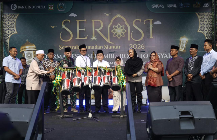 Wali Kota Wesly Pukul Gondrang Simalungun Tanda Dibukanya Semarak Ramadhan Siantar SERASI 2026