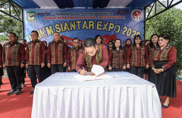 Wesly Buka UMKM Siantar Expo 2025 Dirangkai Pengukuhan Pengurus Dekranasda 