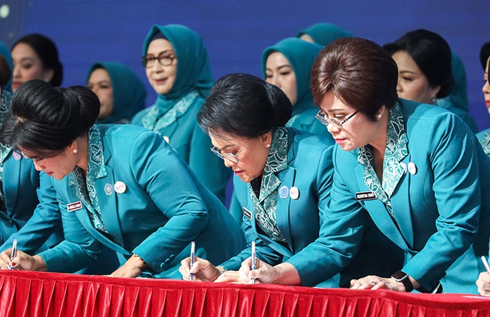 Kahiyang Ayu Lantik Liswati Sinaga sebagai Ketua TP PKK Pembina Posyandu dan Dekranasda Kota Pematan
