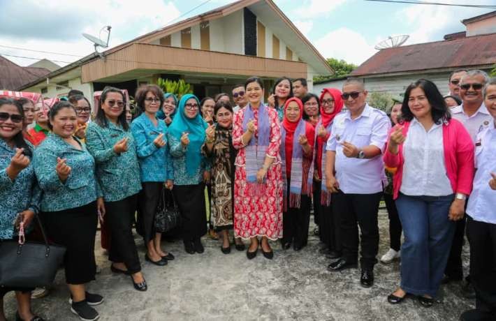 Ny Kahiyang Ayu Bobby Nasution Tinjau Evaluasi Lomba Aku Hatinya PKK di Kelurahan Suka Maju Kecamata