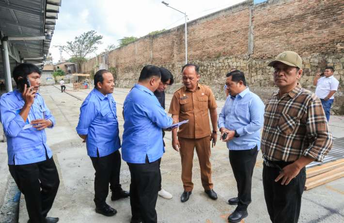 Wali Kota Wesly Diwakili Sekda Junaedi Tinjau Percepatan Pemindahan Pedagang Gedung IV Pasar Horas 