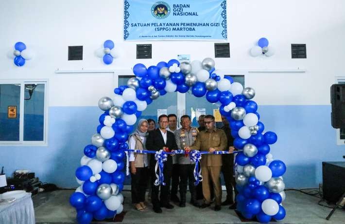 Wesly Diwakili Plt Asisten Amri Hasibuan Resmikan SPPG Martoba