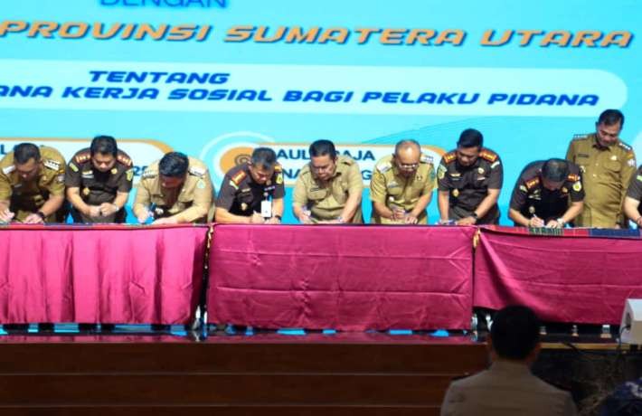 Wesly Bersama Kepala Daerah se Sumut Tandatangani MoU dengan Kejari Kabupaten Kota tentang Pelaksana