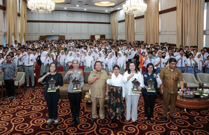 Wali Kota Wesly Buka Seminar Siswa Antusias Bertanya dalam Bahasa Inggris ke Pembicara Olivia Silala