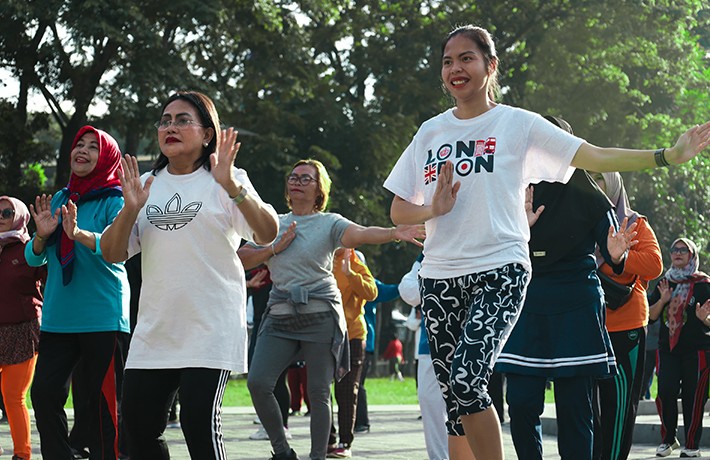 Ny Liswati Wesly Silalahi Senam Bugar Bersama KORMI dan Masyarakat