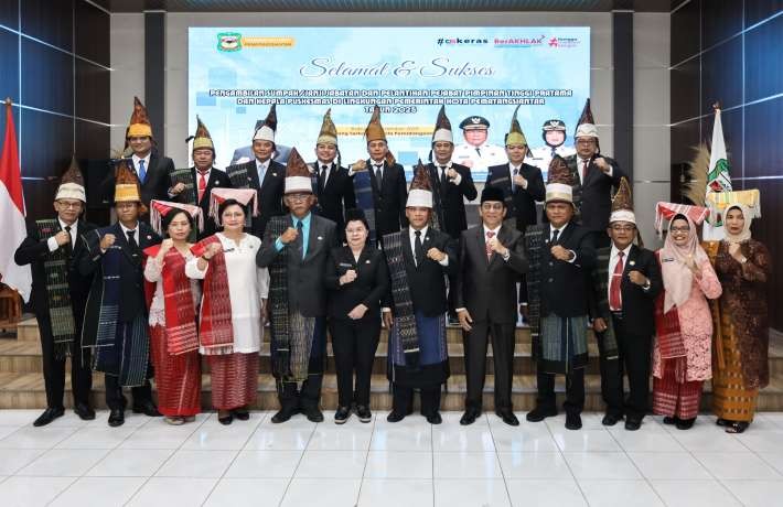 Berita Wesly Diwakili Junaedi Lantik 20 Pejabat Pimpinan Tinggi Pratama dan 1 Kepala Puskesmas