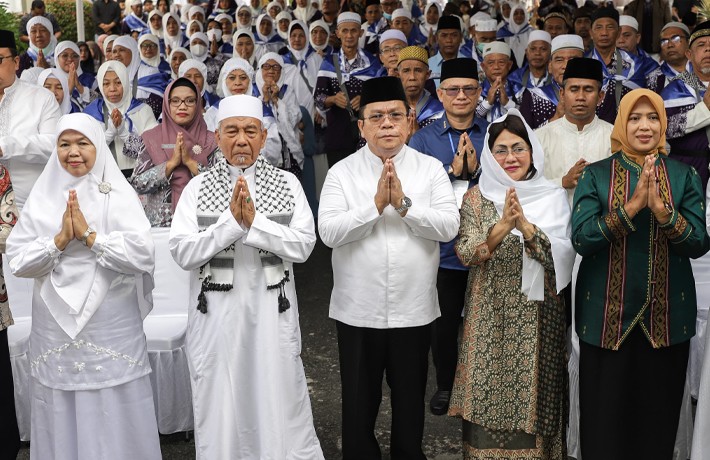 Wesly dan Ny Liswati Sambut Pemulangan Jamaah Haji di Balai Kota Pematangsiantar 