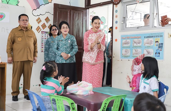 Wesly Bersama Liswati Sambut Kunjungan Kahiyang Ayu Bobby Nasution