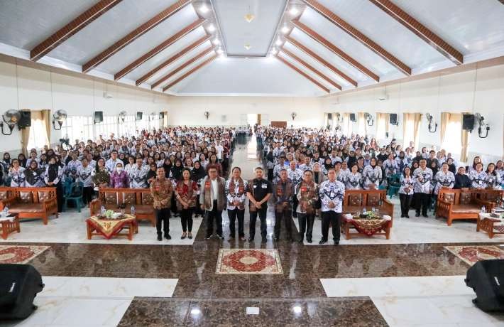 Seminar Pendidikan HUT PGRI dan Hari Guru Wali Kota Wesly Sebut Selaras dengan Visi Kota Cerdas