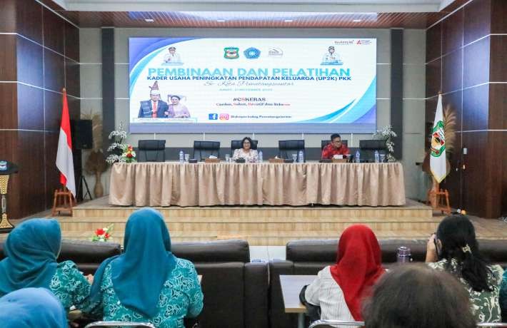 Wali Kota Wesly Silalahi Diwakili Asisten Dedy Tunasto Buka Pembinaan dan Pelatihan Kader UP2K Kelur