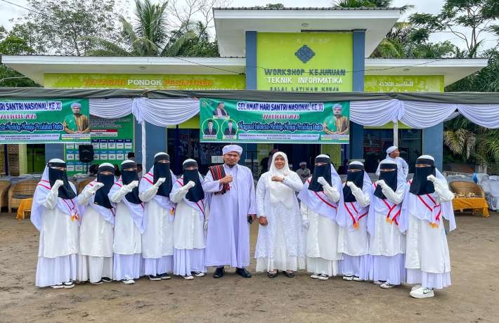 Herlina Inspektur Upacara Peringatan Hari Santri Nasional di Ponpes Mahabbaturrosul SAW