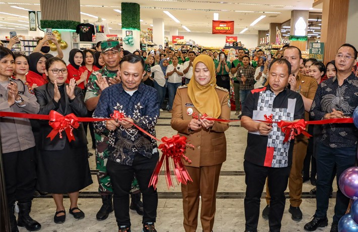 Wakil Wali Kota Pematangsiantar Herlina Resmikan Irian Supermarket dan Departement Store: Sempatkan 