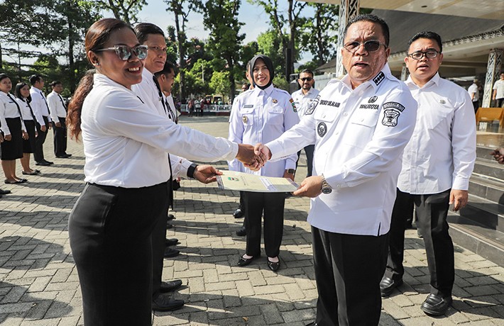 Wali Kota Wesly Serahkan SK kepada 694 PPPK di Lingkungan Pemko Pematangsiantar