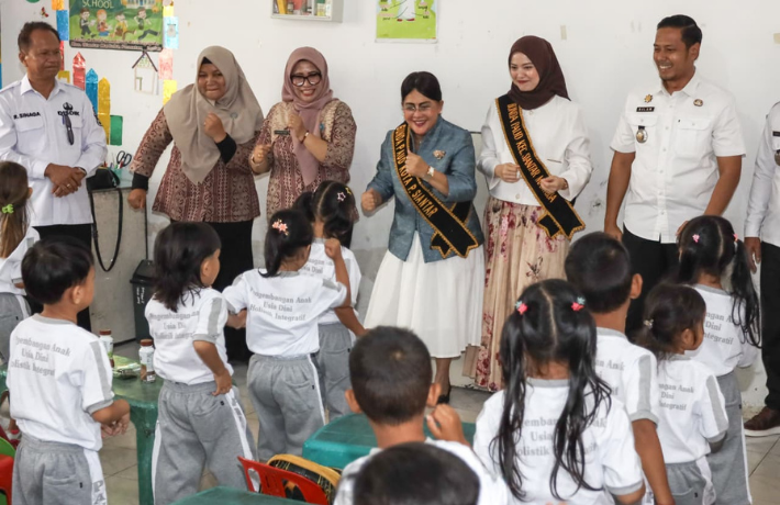 Ny Liswati Kunjungi 6 PAUD SAB di Kecamatan Siantar Martoba Ajak Murid Bersenam dan Bernyanyi Bersam