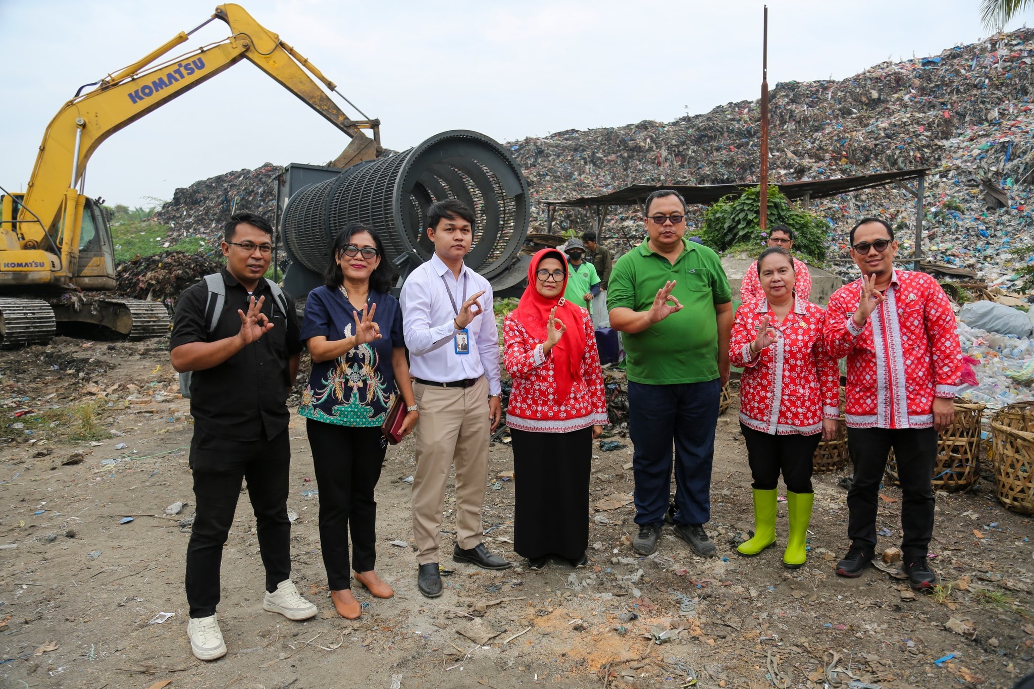 dr Susanti Tinjau Mesin Pengolah dan Daur Ulang Sampah di TPA Tanjung Pinggir