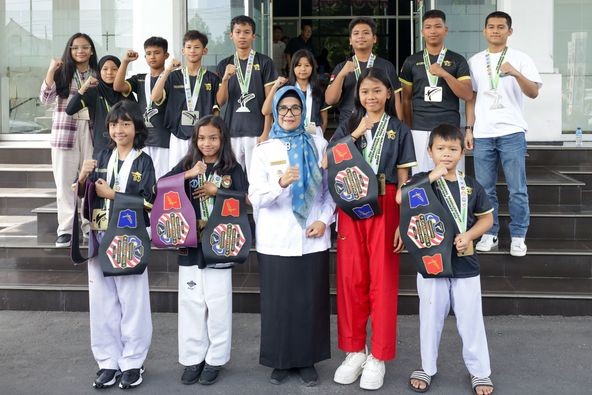 dr Susanti Bangga Atlet Taekwondo Kota Pematangsiantar Raih Prestasi di Malaysia