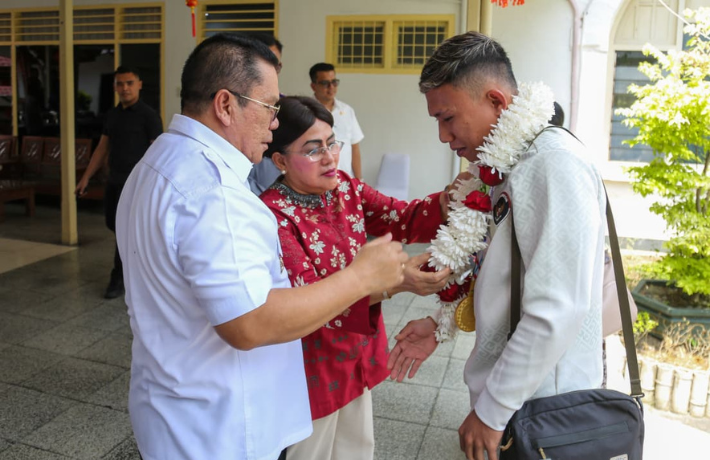 Wali Kota Wesly Apresiasi Riyan Jefri Lumbanbatu Raih Juara Tingkat Internasional 